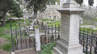 Zionsfriedhof: Grab von J.L. Schneller (Foto: Christoph Knoch)