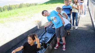 (07.09.2016) Rodeln am Gurten  (Foto: Jugend Arbeit): Coole Kids auf schnellen Schlitten! Die Bremsen wurden (fast) nicht gebraucht...