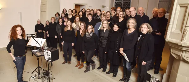 ad hoc-Chor mit Shirley Grimes (Foto: Christoph Knoch) ad hoc-Chor mit Shirley Grimes (Foto: Christoph Knoch)