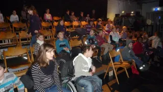 (28. Nov. 2012) Theaterbesuch (Foto: Gerhard Wyser): Im Theater bei der Jungen B&uuml;hne Bern
