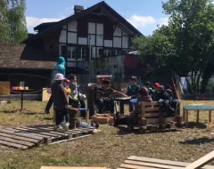2017 Brache Mittagessen am Grill_cr (Foto: Jugend Arbeit) 2017 Brache Mittagessen am Grill_cr (Foto: Jugend Arbeit)