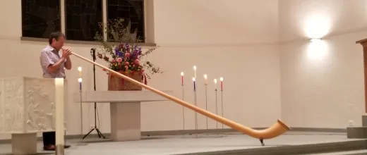 Markus Linder, Alphorn (Foto: Christoph Knoch) Markus Linder, Alphorn (Foto: Christoph Knoch)