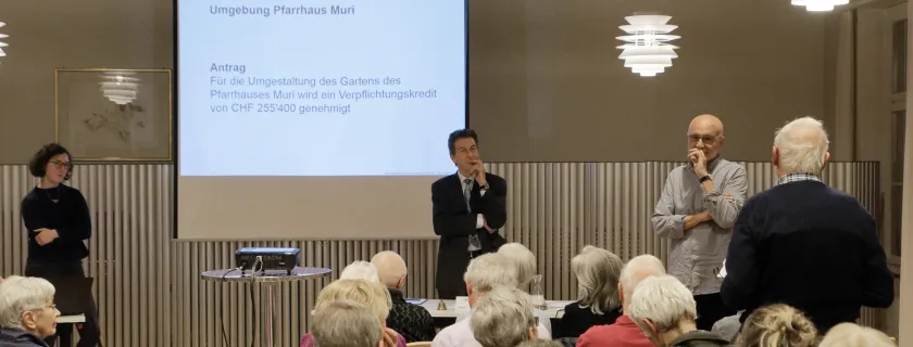 Diskussion Pfarrhausgarten (Foto: Christoph Knoch)